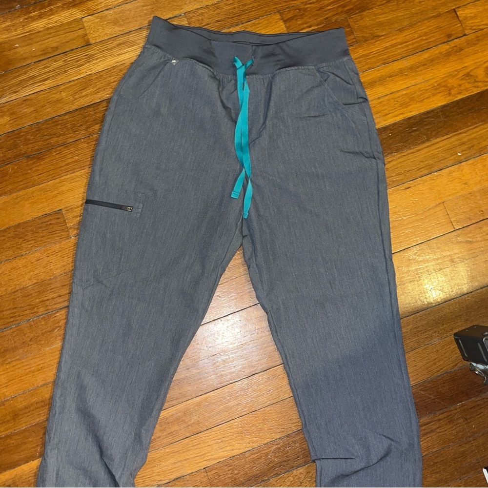 Medium Grey Zamora figs scrub bottoms